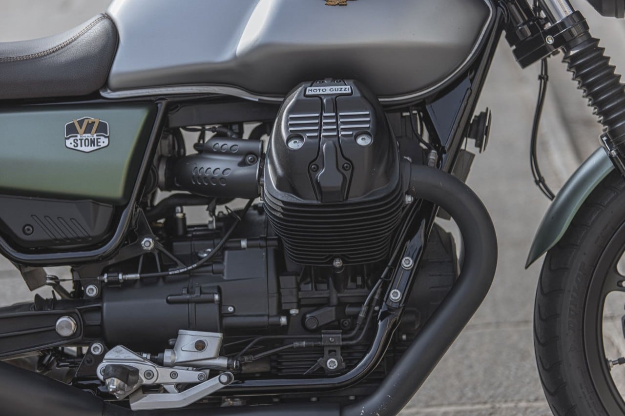Moto Guzzi V7 Centenario e Triumph Street Twin: questione di PEDIGREE
